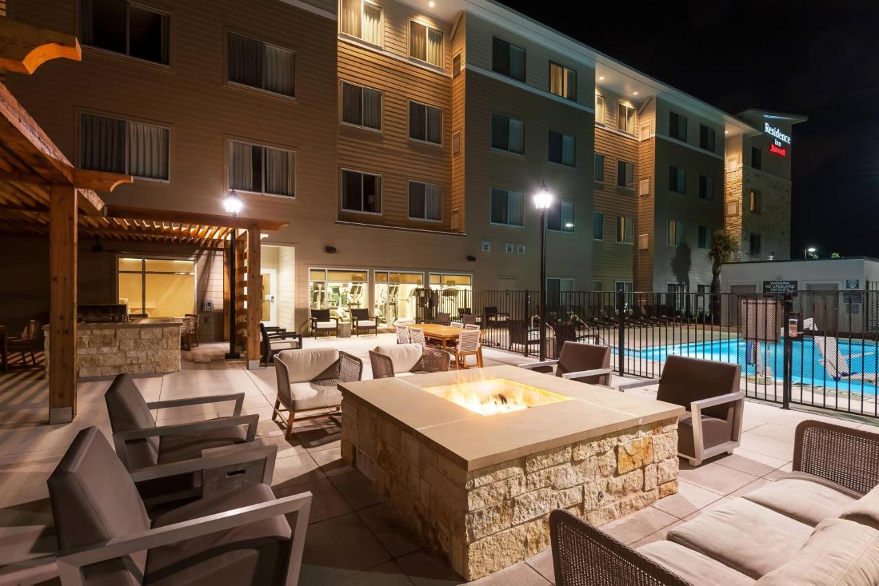 Hotel By Marriott Airport