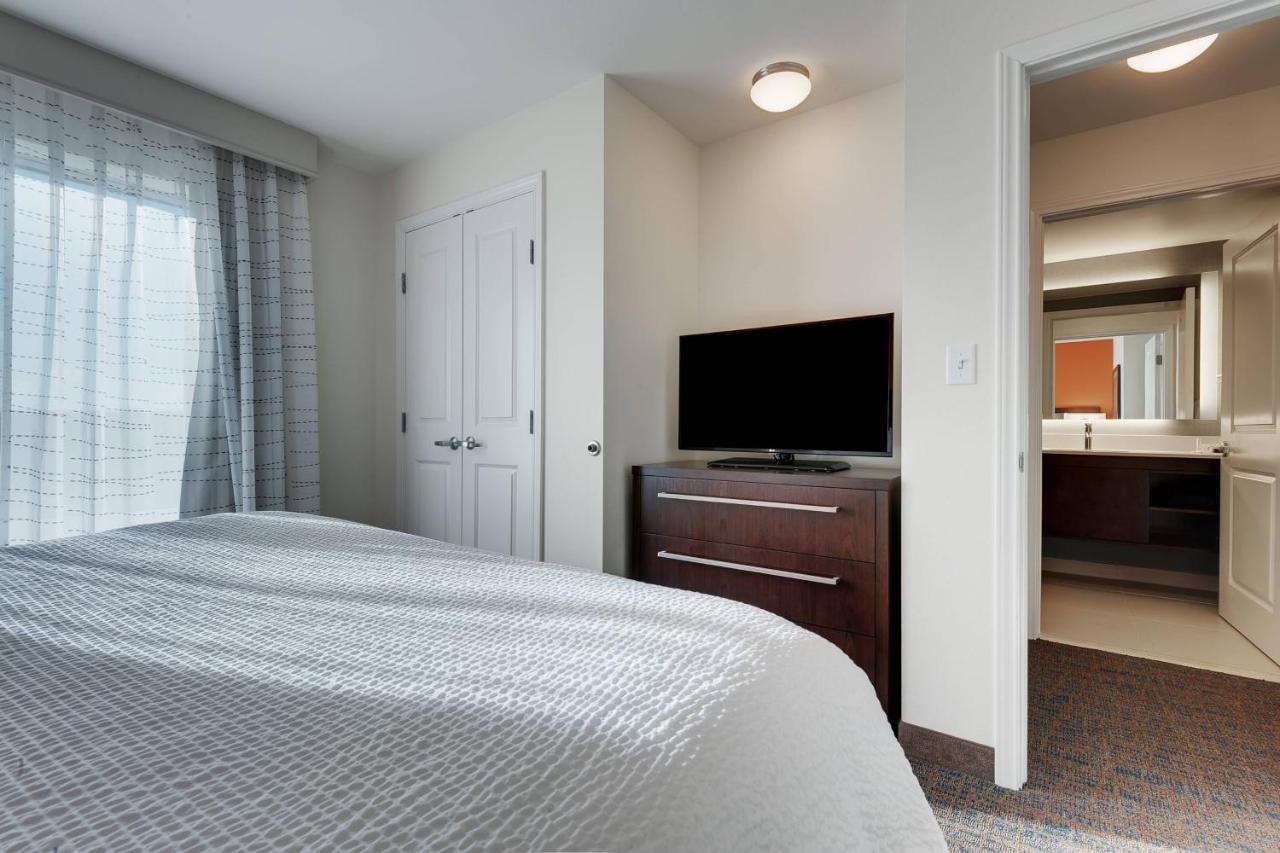 Hotel By Marriott Airport 3*